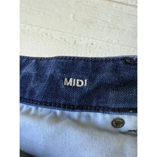 American‎ Eagle Midi Jean Shorts Button Fly Cuffed Raw Hem Size 2 - Image 4