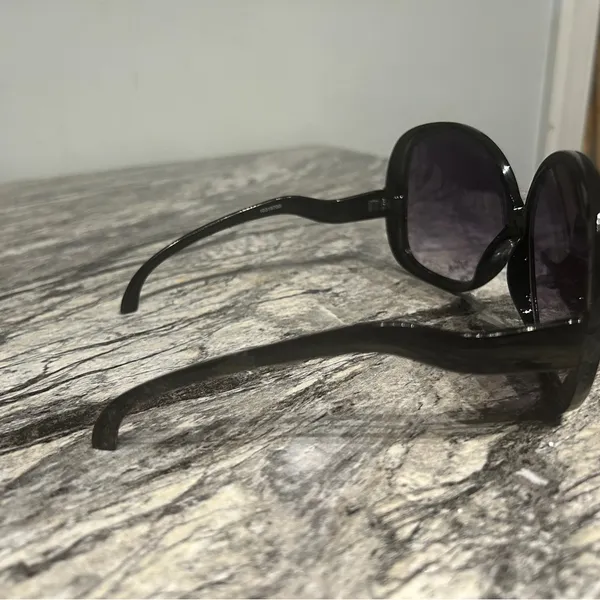 Black Oversized Sunglasses - Image 7