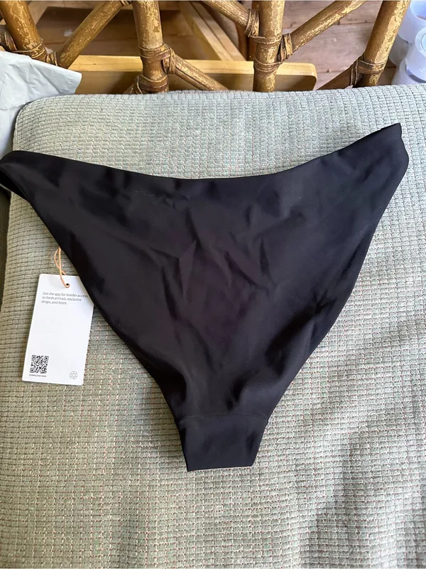 NWT Quince low ride bikini bottoms black - Image 4