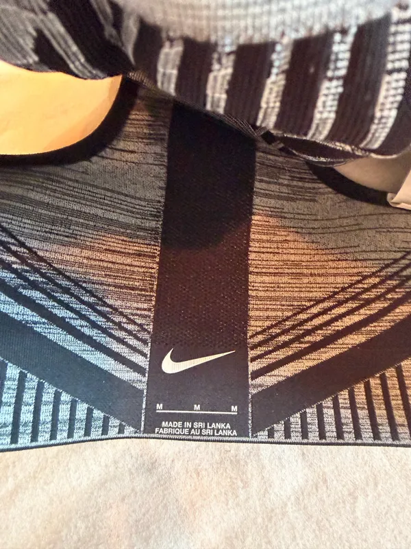 Nike Flyknit Sports Bra Women’s M Black Gray Seamless Racerback AJ4047-014 - Image 3