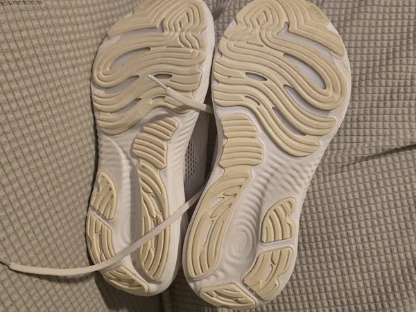 Brooks Women's Athletic Sneakers in Light Beige and Cream - Image 15