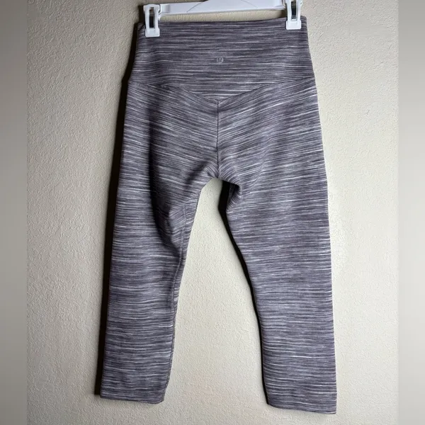 Lululemon Align high rise Crop 21" size 8 Style W6BAFS - Image 3