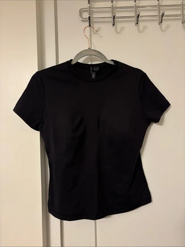 SKIMS + Nike Padded Baby Tee Obsidian - Image 4