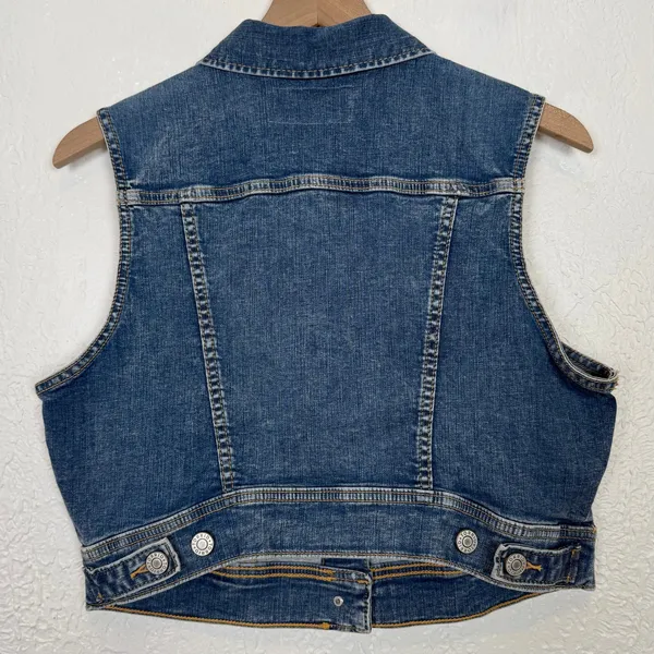Torrid Denim Vintage Stretch Crop Denim Jean Vest Size 00 M/L NWT - Image 2