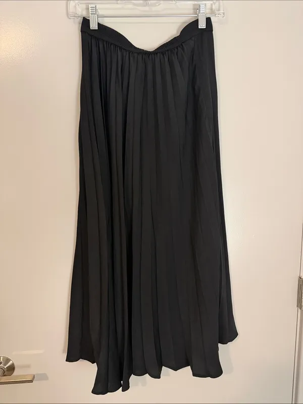 Banana Republic Black Midi Pleated Skirt - Image 4