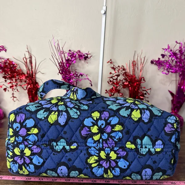VERA BRADLEY Indigo Pop Blue Flower Tote - Image 4