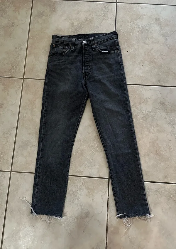 Levi’s 501 s washed black cropped high rise jeans - Image 4