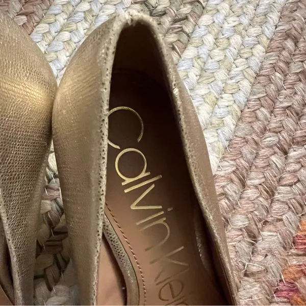 Calvin Klein Kirstin Gold 3 inch heels size 7 - Image 11