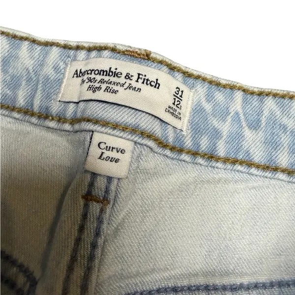 👖‎ Abercrombie & Fitch Curve Love 90s Relaxed Jeans Light Wash Size 31 / 12 👖 - Image 5