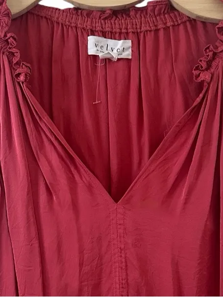 Velvet by Graham & Spencer Satin Minimalist Vneck Sleeveless Top S - Image 5