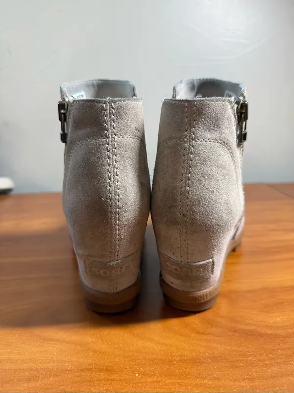 Sorel Joan Of Arctic Wedge II Zip Shoe Women's Soft Taupe Beige Heel Bootie 7.5 - Image 3