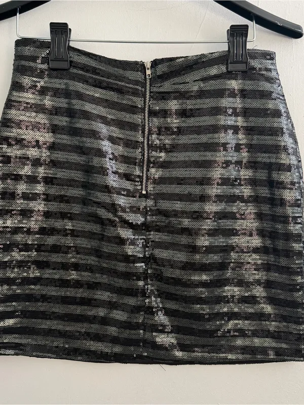 NEW Olivaceous Black Sequin Mini Skirt LARGE - Image 4