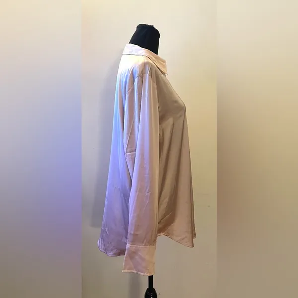 H&M- Cream V-neck Button-down Silk Top Size L - Image 3