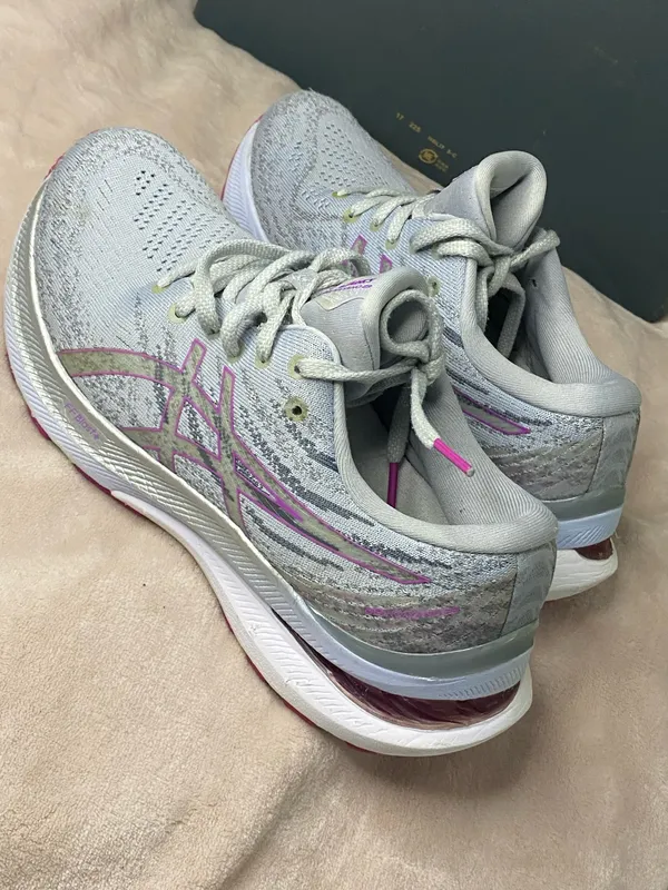 ASICS Gel-Kayano 29 Women's Running Shoes Size 8 - Image 4