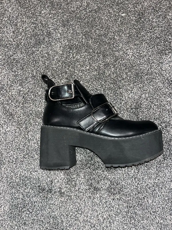 Chunky Heels Black Size 7 - Image 2
