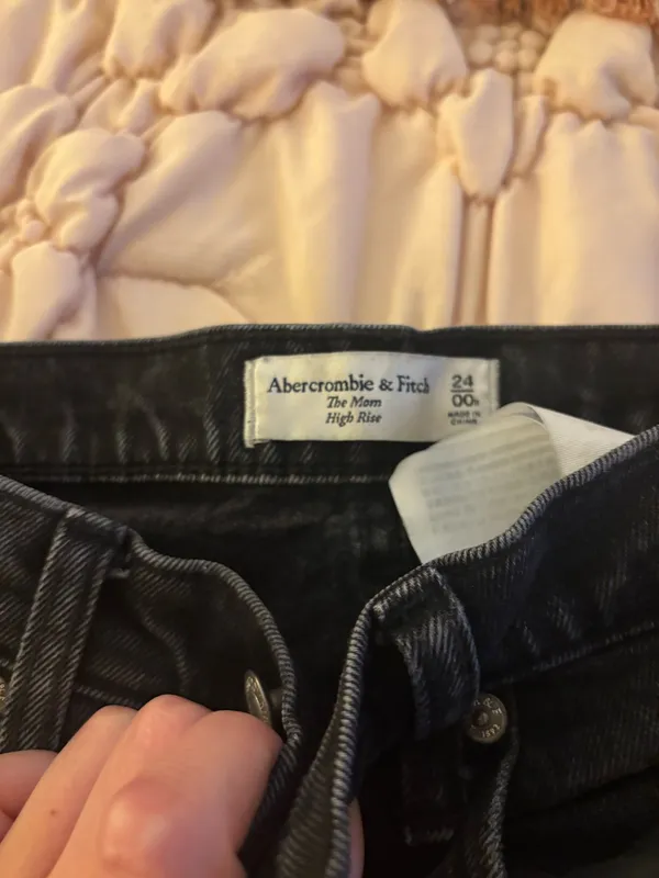 Abercrombie & Fitch The Mom Jeans - Image 2