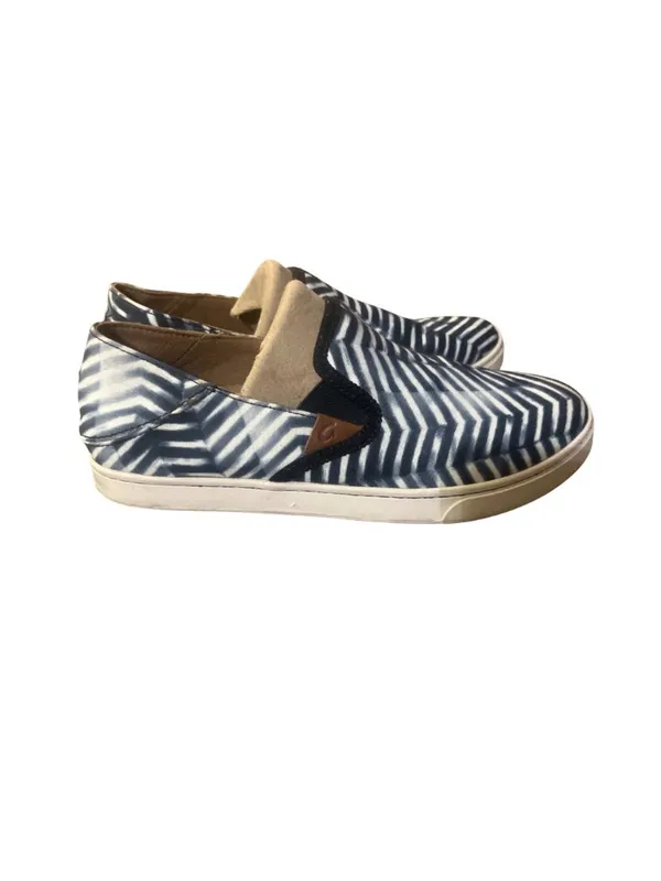 OluKai Pehuea Pa‘i Slip-On Sneakers Womens 9 Blue White Chevron Shibori Used - Image 2