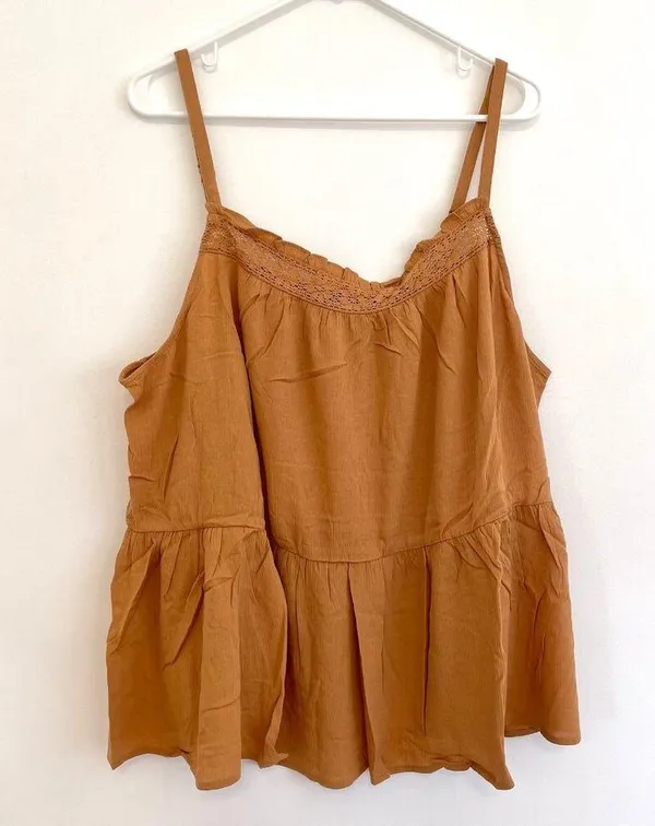 NEW NWT TORRID 3 Plus Size Crinkle Gauze Sleeveless Crochet Tank Tan Brown ish - Image 2