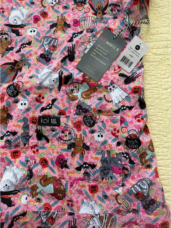 Koi Basics Halloween Scrub Top – XL 🎃👻 (NWT) - Image 5