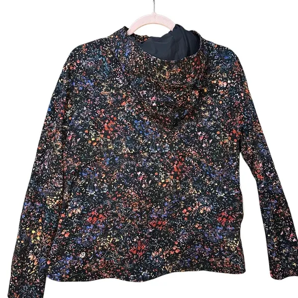 Lululemon Pack it Up‎ Jacket Flowerescent Multi Print Size 4 RARE - Image 2