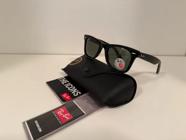 Rayban Wayfarer Sunglasses Polarized - Image 4