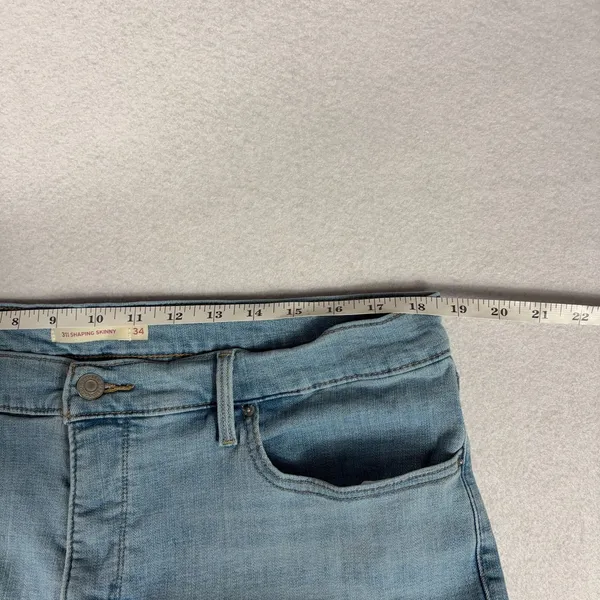 Levi's 311 Shaping Skinny Jeans Women's 34 Light Wash Stretch Denim Minimalist - Image 4