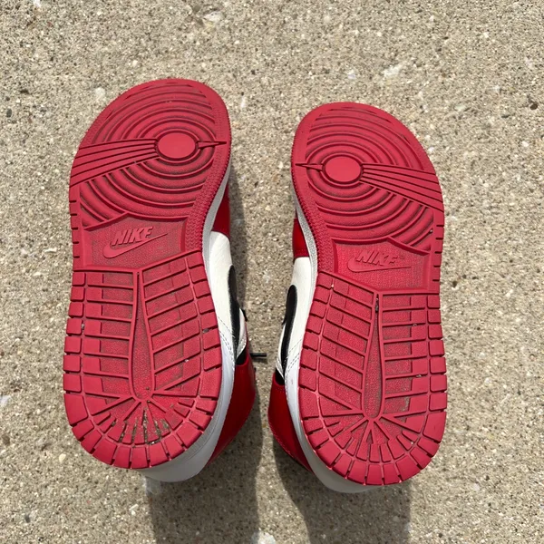 Air Jordan 1 Mid GS 'Chicago' Size 7y Women’s Size 8.5 - Image 6