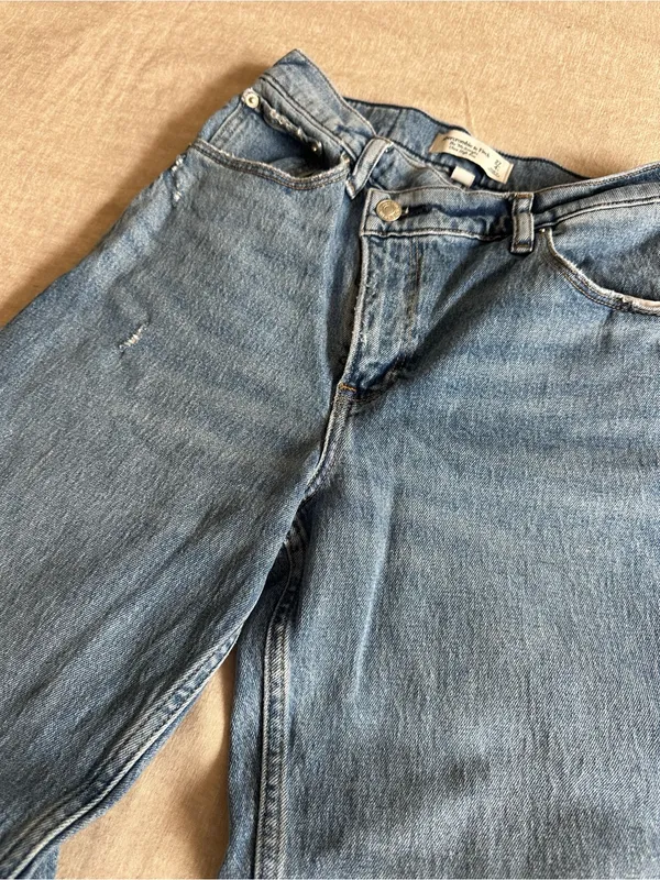 Abercrombie & Fitch Curve Love 90s Straight Ultra High Rise Criss-Cross Jeans 27 - Image 2