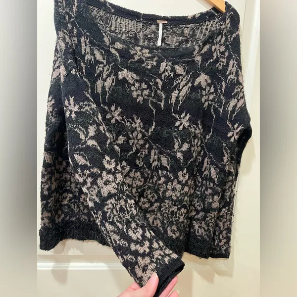 Free People SM Black Pink Floral oversized Sweater - Image 3