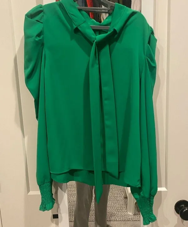 Lulus Green long sleeve shirt Large. (NWOT) - Image 2