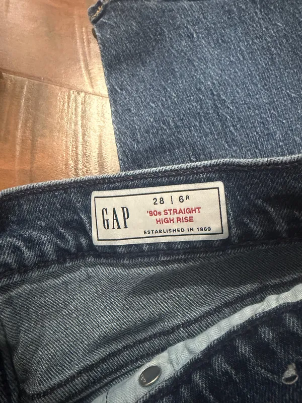 Gap 90s Straight High-Rise - Image 4