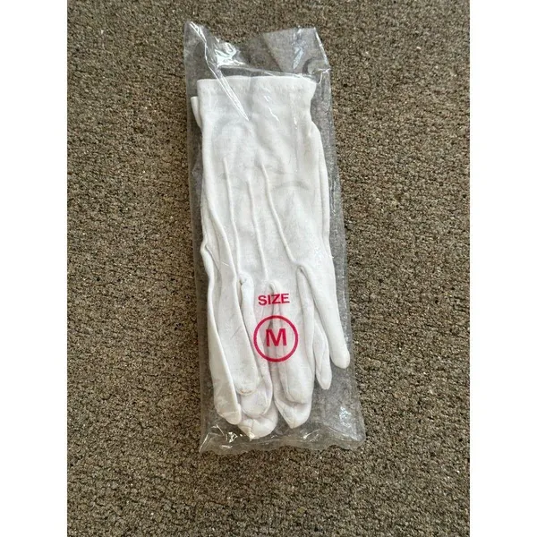 Vintage White Gloves Size Medium New in Original Packaging - Image 4