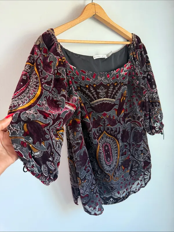 Alice + Olivia Alecia Off-Shoulder Top in baroque burnout paisley velvet Small - Image 5