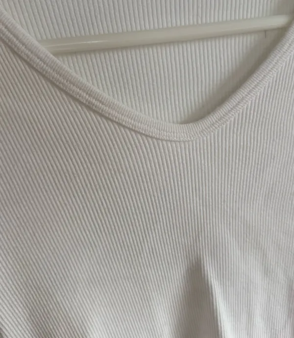 Brandy Melville Long Sleeve Top - Image 4
