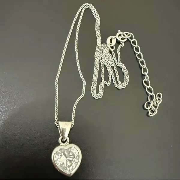 925 Sterling Silver Heart Clear CZ Pendant Necklace 4g. - Image 5