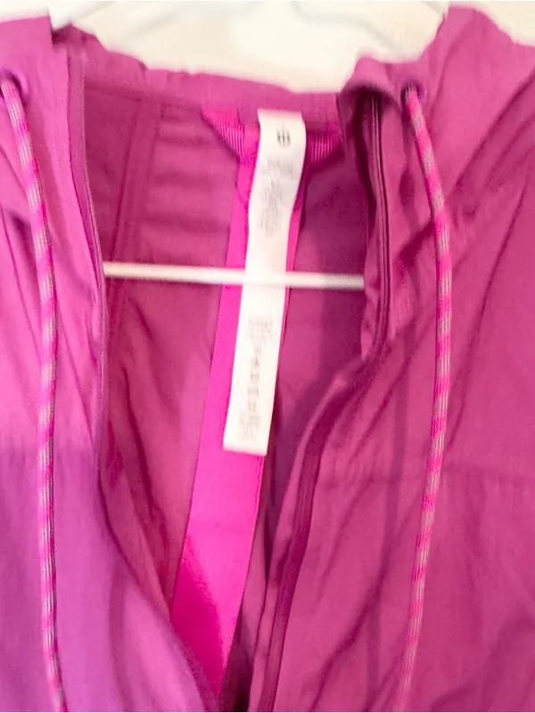 NWOT Lululemon Lightweight Water-Resistant Jacket SIZE 4 Purple Highlight - Image 2
