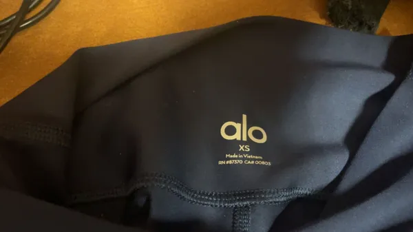 Alo Yoga Leggings - Image 3