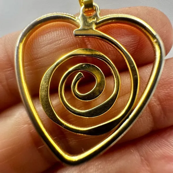Gold tone heart swirl pendant necklace - Image 5