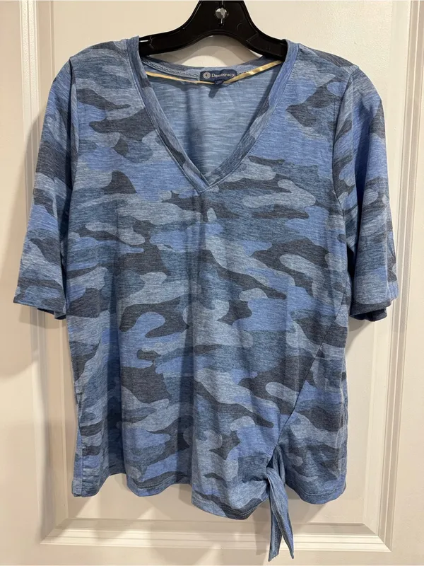 Democracy Blue Camo V-Neck Side Tie Hem Top M - Image 2