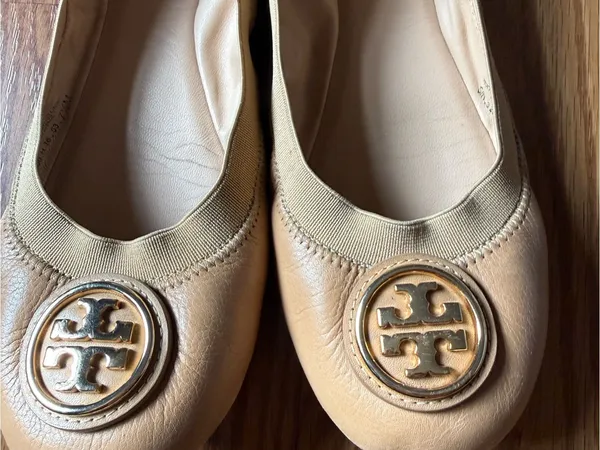 Tory Burch Beige Leather Ballet Flats with Gold Logo - Image 2