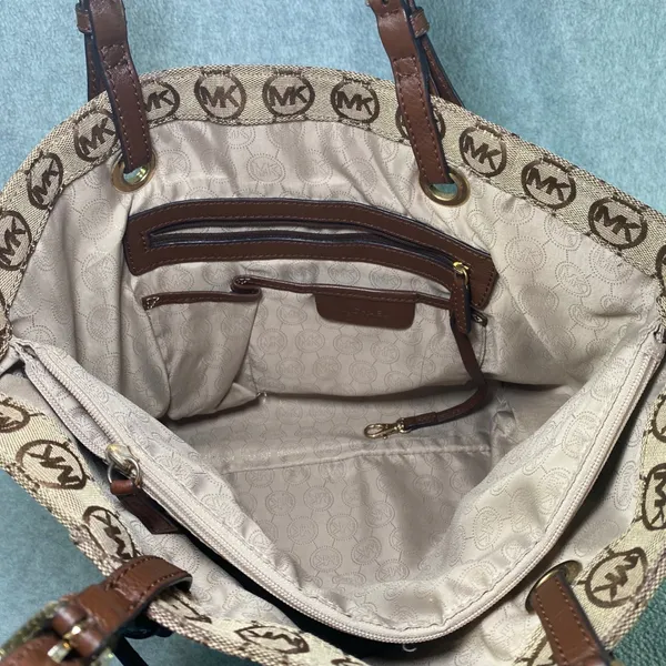 Michael Kors Tote Bag Purse Womens Large Tan Brown Signature Monogram Wallet Set - Image 4