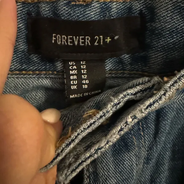 NWT Forever 21 Ripped Boyfriend Jeans - Image 4