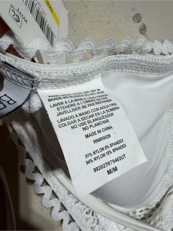 BECCA NWT White Crochet Triangle Bikini Top medium MSRP$126 - Image 7
