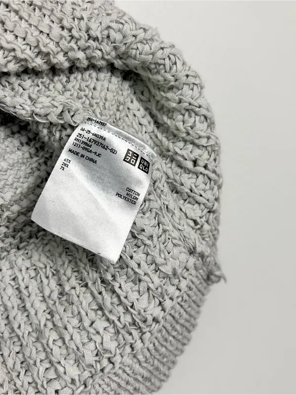 Uniqlo|Light Gray V-Neck Short Sleeve Knit Sweater sz L - Image 5