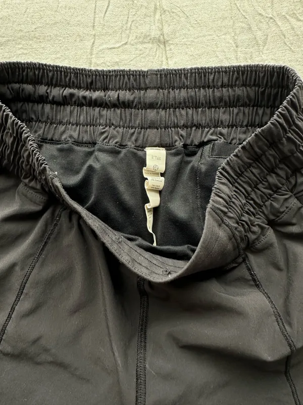 lululemon black hotty hots size 2 tall 4” inseam - Image 4