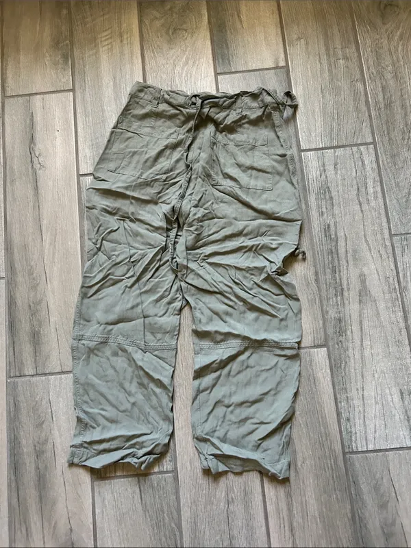Rewash Women's Cropped Cargo Pants in Olive - Image 4