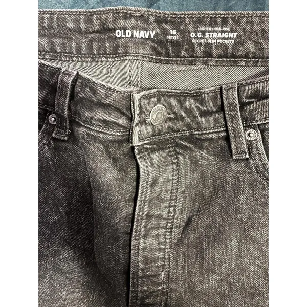 Old Navy Women's Petite High-Waisted Jeans with Secret-Slim Pockets - Image 3