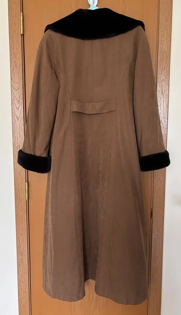 Vintage Full Length Faux Fur Coat – UD (Utex) Design – Size 8 - Image 2