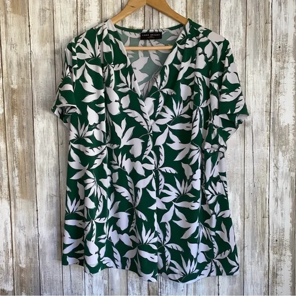 Lane Bryant Classic Cap Sleeve V Neck Pleat Front Blouse •14/16 - Image 3