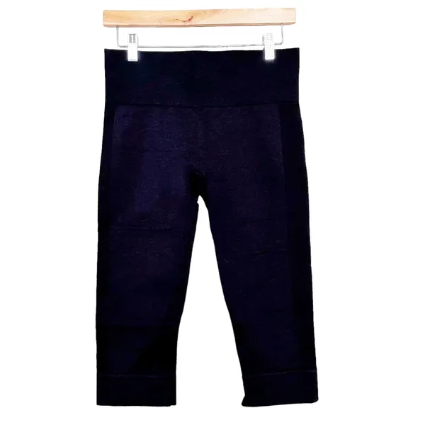 Lululemon Seamlessly Street Cropped Leggings Sz 6 - Image 2